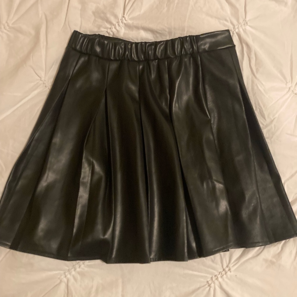 Small leather mini skirt, great condition, new, brand is SO